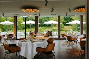 2 restaurants; lunch and dinner served - Hotel Winselerhof by Flow (Landgraaf)