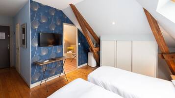 Habitación superior | Ropa de cama de alta calidad y caja de seguridad en la habitación