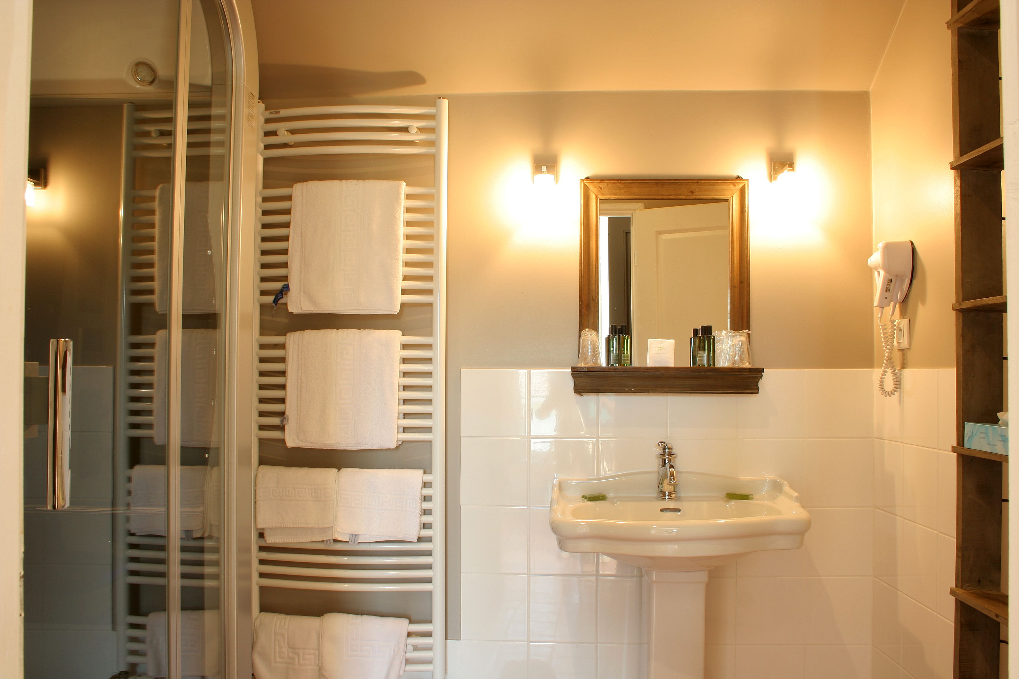 superior double room | bathroom | free toiletries, hair dryer, children's dressing gowns, towels