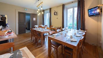 Frokostbuffé hver dag (EUR 12.50 per person)