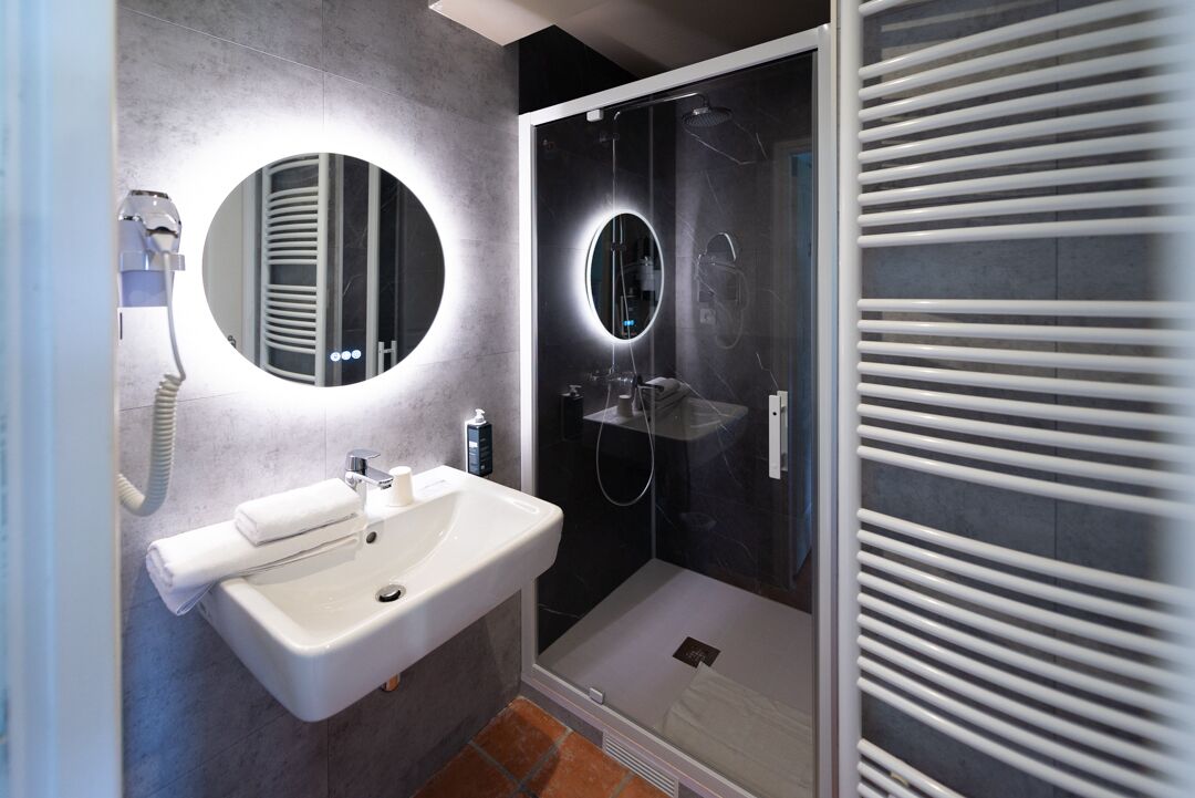 Standard Room | Bathroom