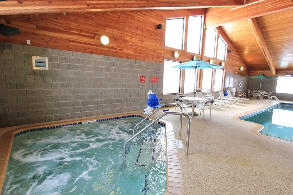 AmericInn by Wyndham Cedar Rapids Airport