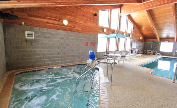 Indoor pool - AmericInn by Wyndham Cedar Rapids Airport (Cedar Rapids)