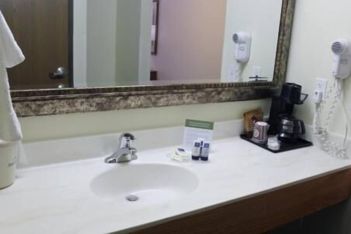 Kamar mandi | Kombinasi shower/bathtub dan perlengkapan mandi gratis