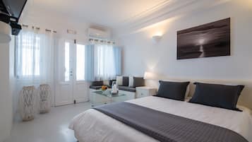 Executive Suite, Jetted Tub, Sea View | 1 bedroom, in-room safe, individually decorated, individually furnished