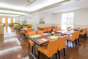 2 restaurants, breakfast, lunch, dinner served; Regional cuisine 