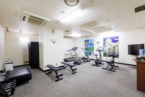 A gym with treadmills, elliptical machines, and weight benches. - Holiday Inn Ana Sapporo Susukino by IHG (Sapporo)