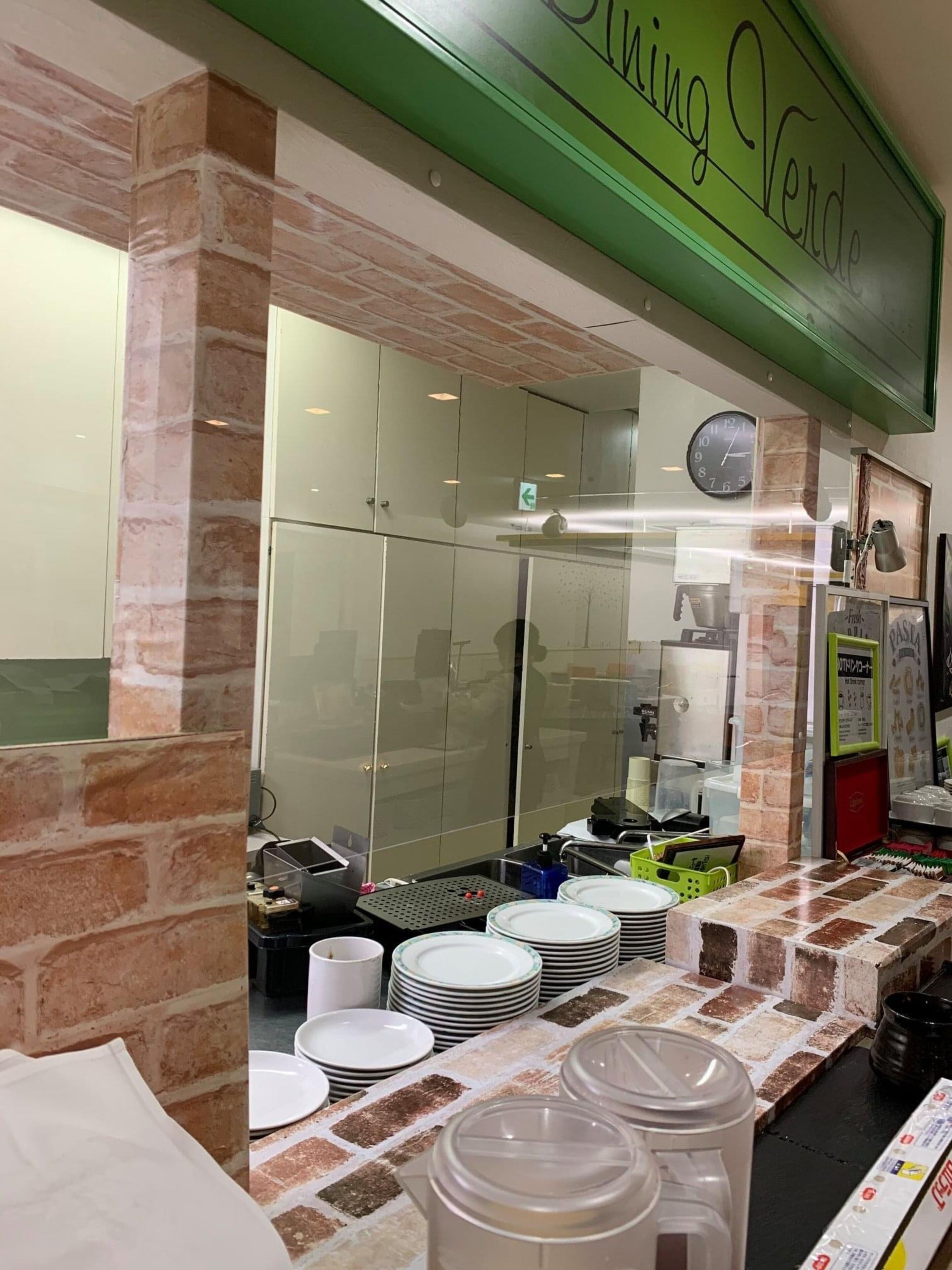 2 restaurants, breakfast, lunch, dinner served; regional cuisine