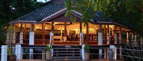 Fachada de la propiedad