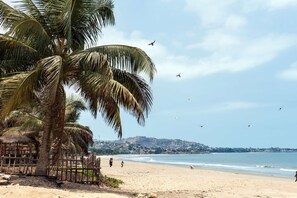 On the beach, white sand, beach bar - Radisson Blu Mammy Yoko Hotel, Freetown (Freetown)