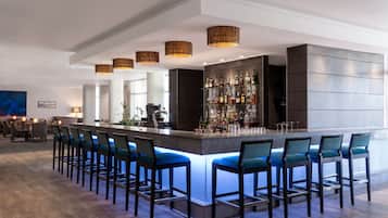 2 bars/lounges, beach bar