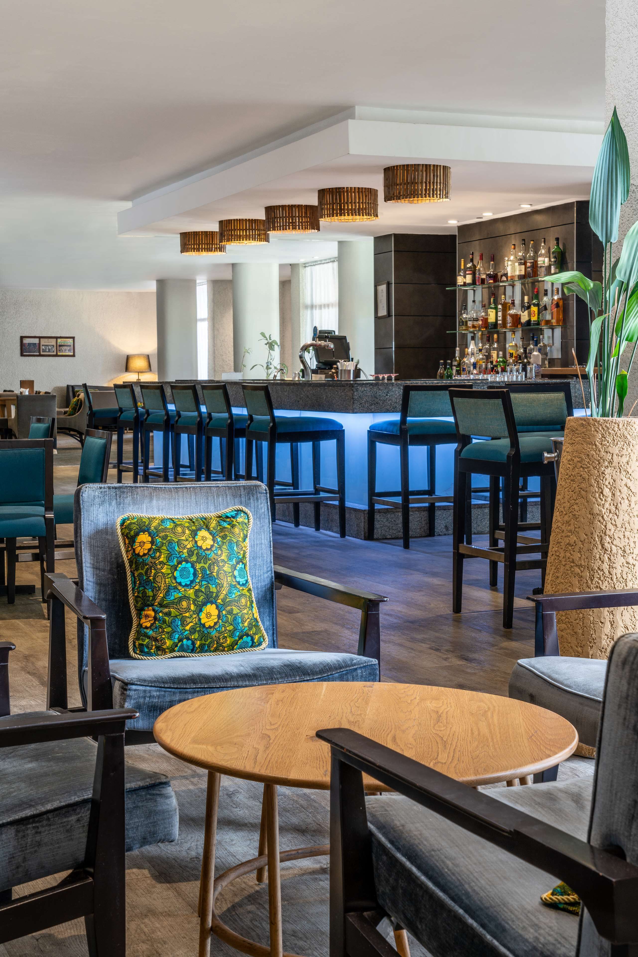 2 bars/lounges, beach bar