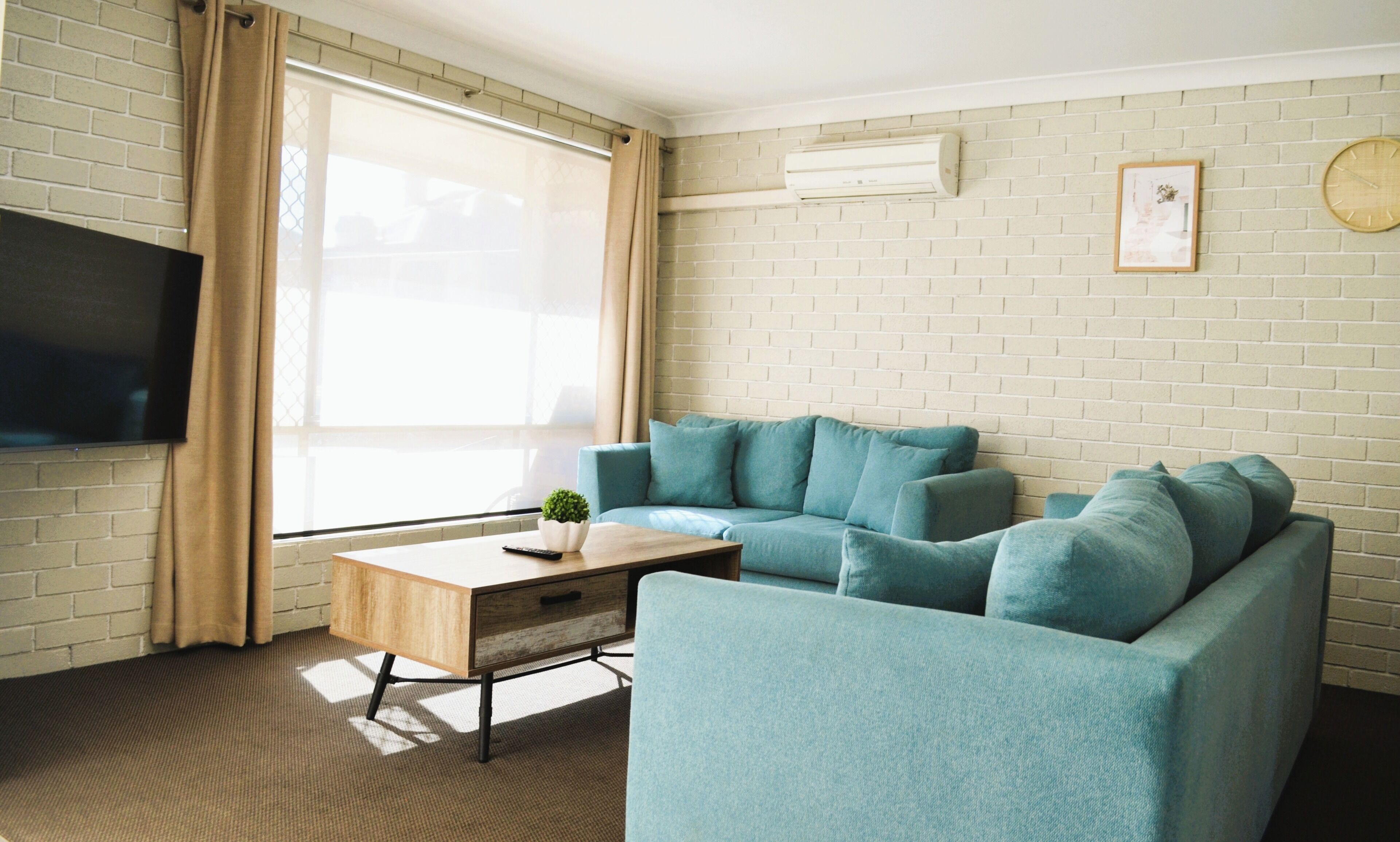 Townhome, 2 Bedrooms | Living area | 32-inch LCD TV with digital channels, TV, Netflix