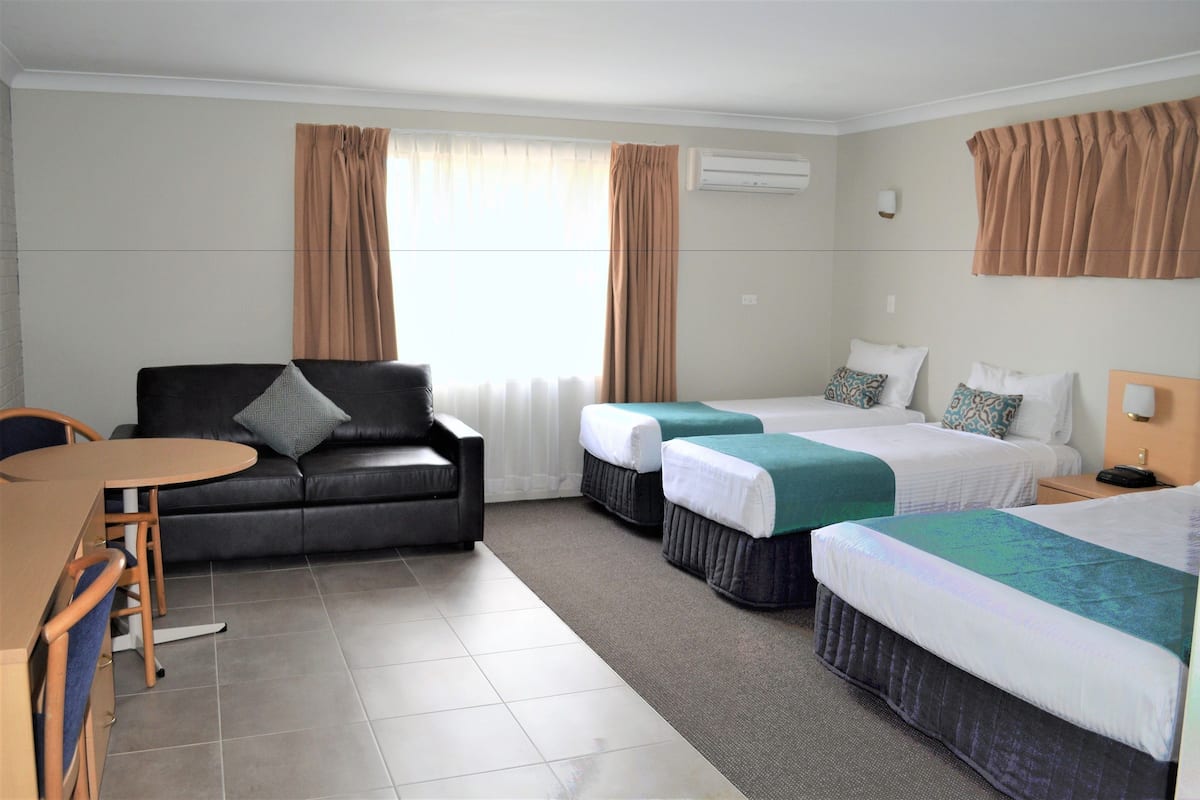 Desk, laptop workspace, iron/ironing board, free WiFi