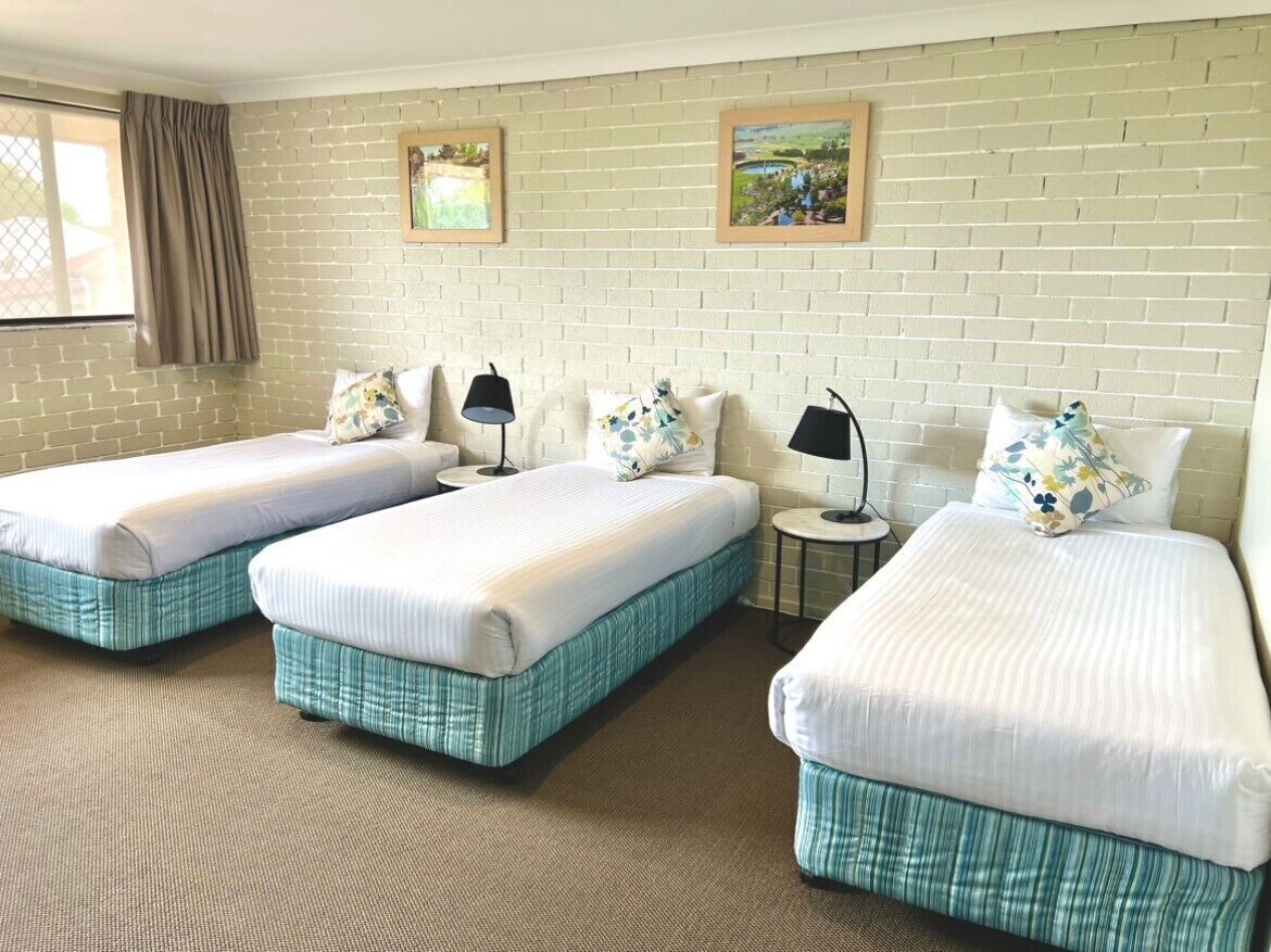 Desk, laptop workspace, iron/ironing board, free WiFi