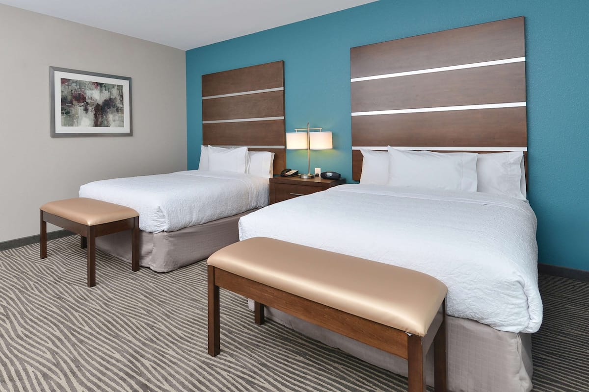 Minibar, cunas gratuitas, wifi gratis y ropa de cama