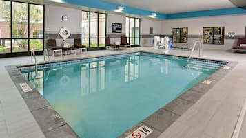 Indoor pool, sun loungers
