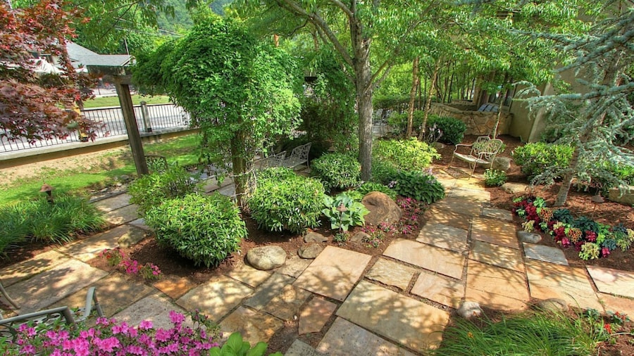 Howard Johnson by Wyndham Downtown Gatlinburg