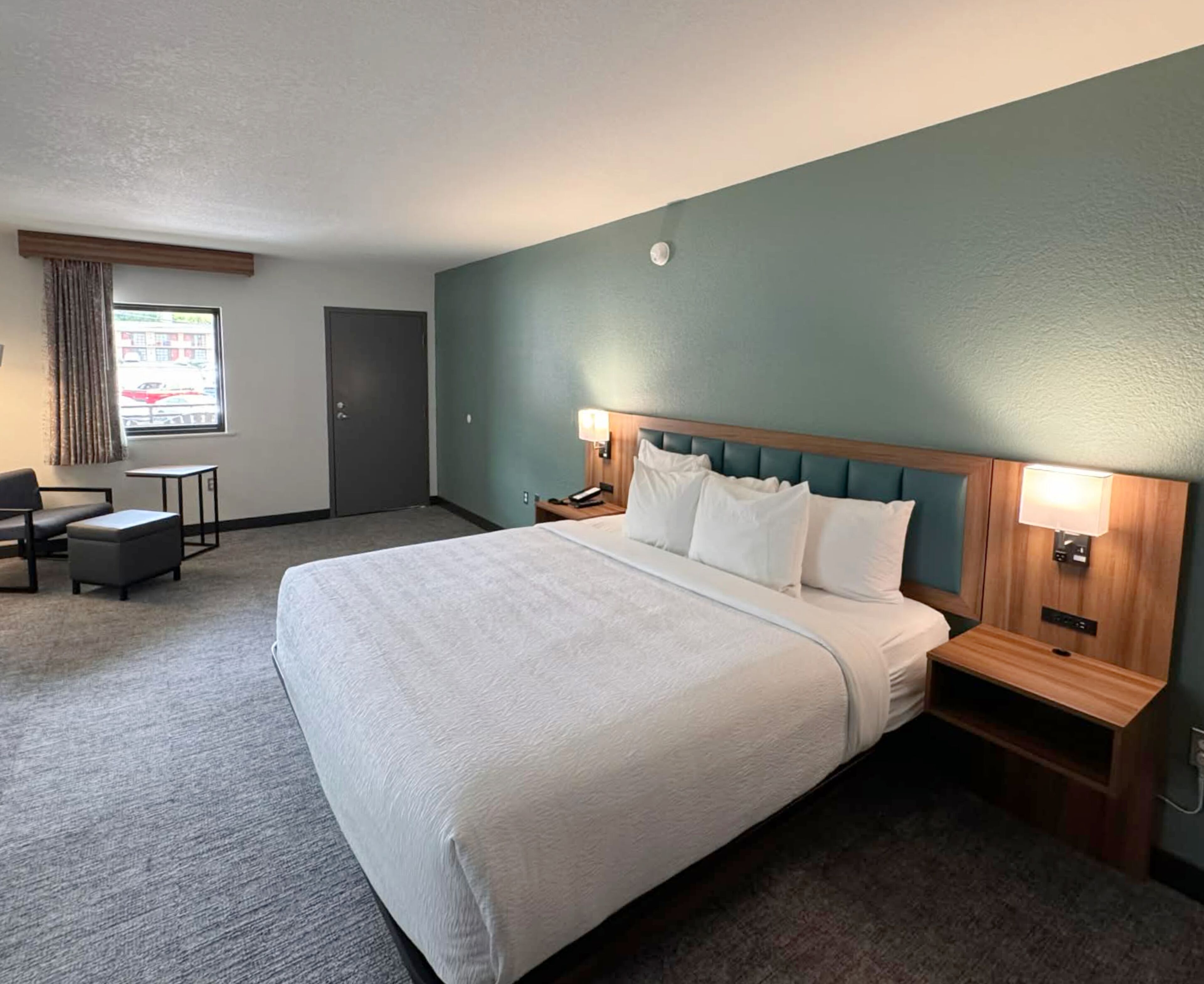 Meja kerja, Wi-Fi gratis, dan seprai linen