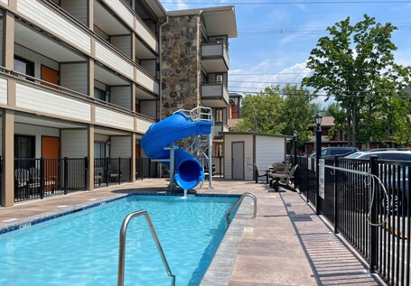 Howard Johnson by Wyndham Downtown Gatlinburg - Image 33