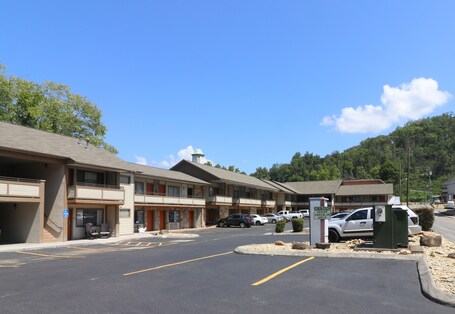 Howard Johnson by Wyndham Downtown Gatlinburg - Image 17