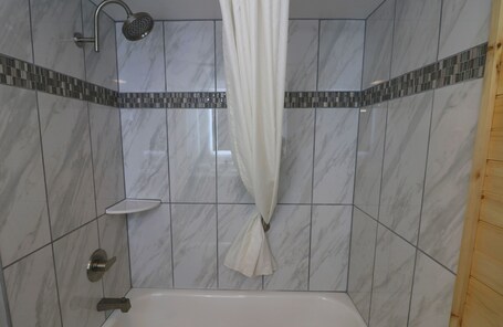 Howard Johnson by Wyndham Downtown Gatlinburg - Image 10