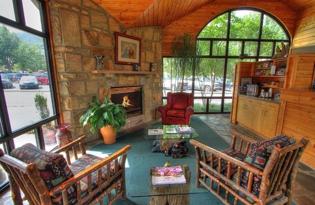 Howard Johnson by Wyndham Downtown Gatlinburg - Image 30