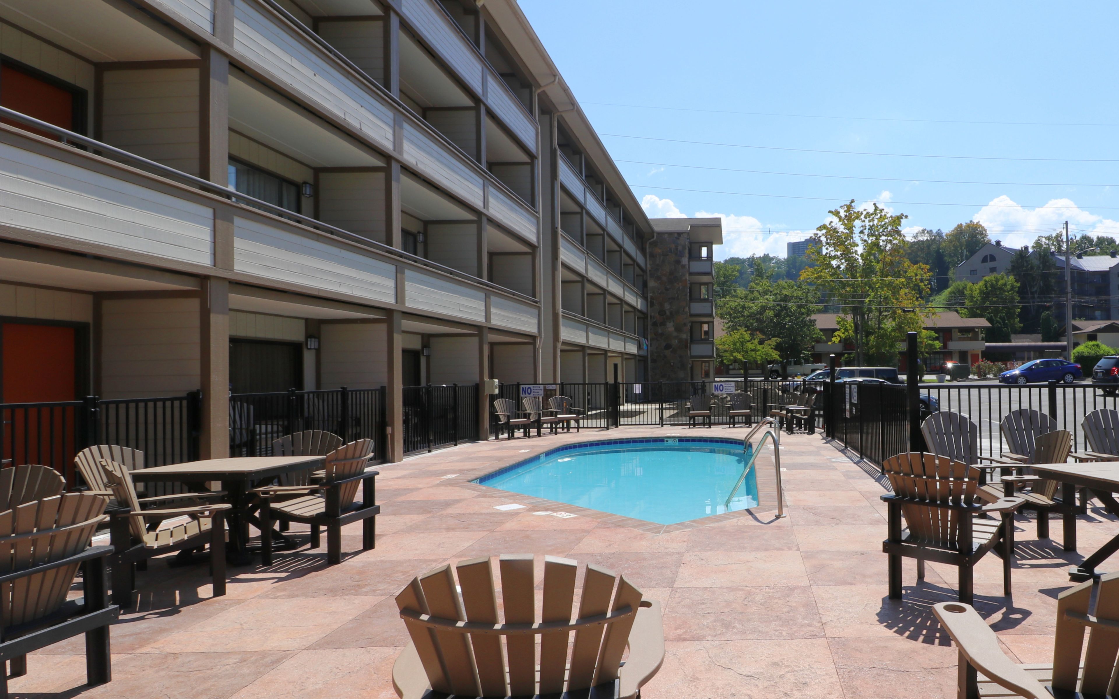 seasonal outdoor pool, open 10:00 am to 10:00 pm, pool loungers