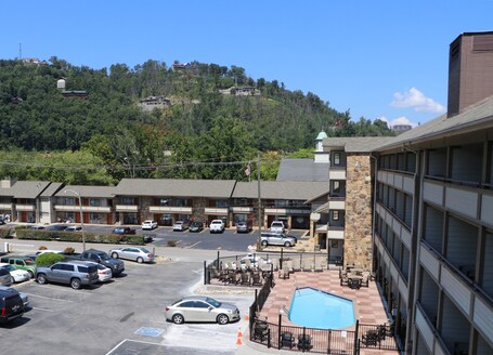 Howard Johnson by Wyndham Downtown Gatlinburg - Image 21