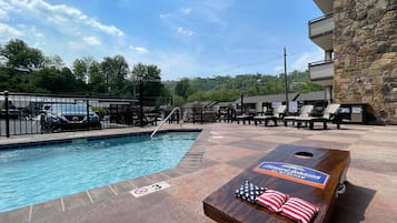 Seasonal outdoor pool, open 10:00 AM to 10:00 PM, pool loungers
