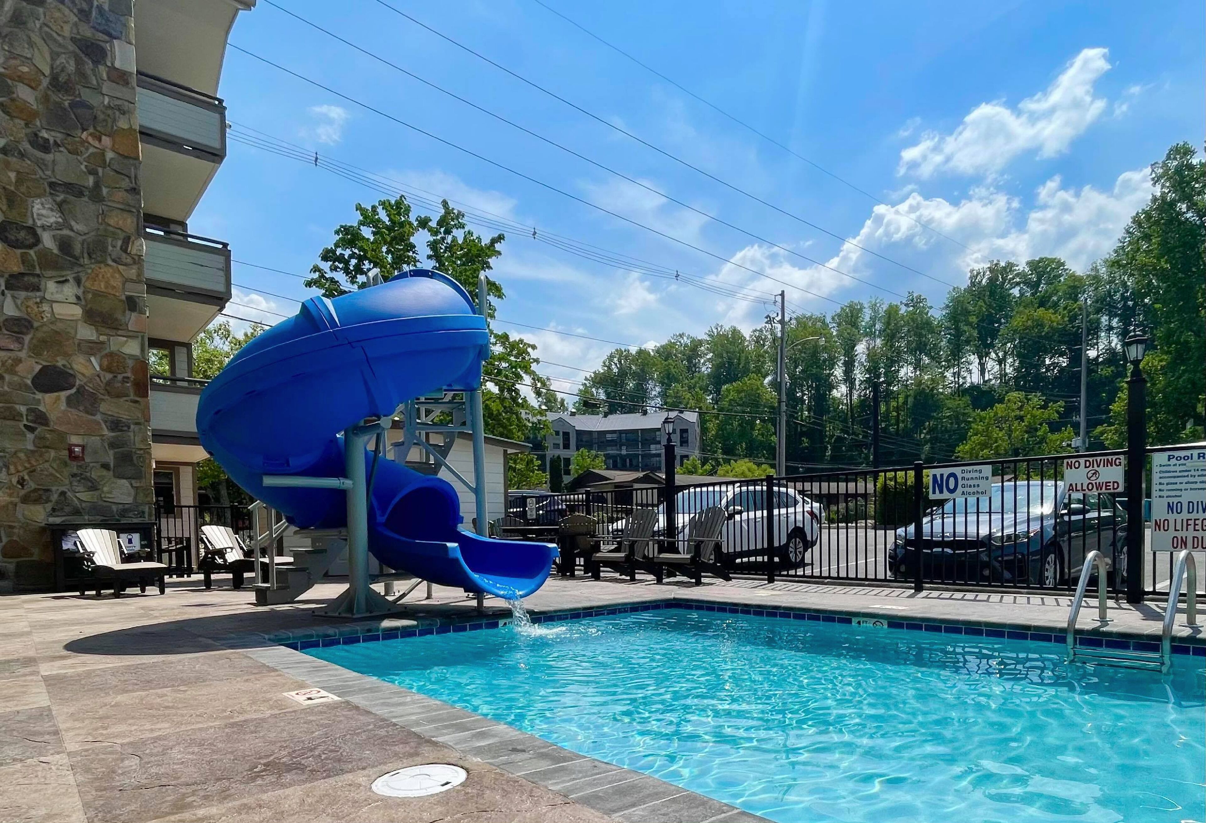 Seasonal outdoor pool, open 10:00 AM to 10:00 PM, pool loungers