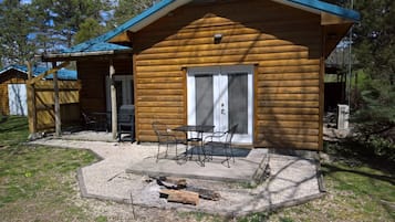 Cabin (#3) | Terrace/patio