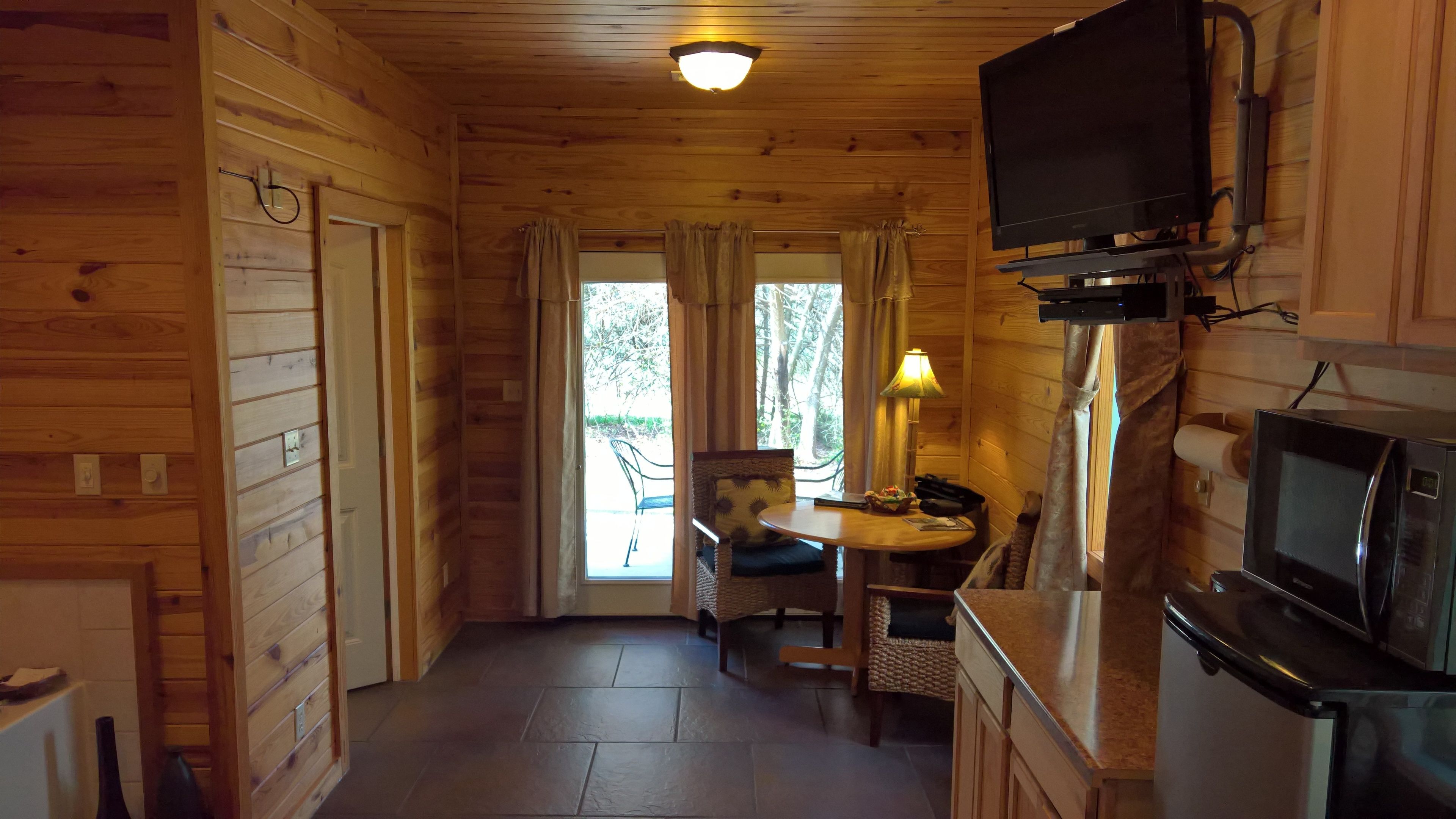 Cabin, 1 King Bed (#1) | In-room dining
