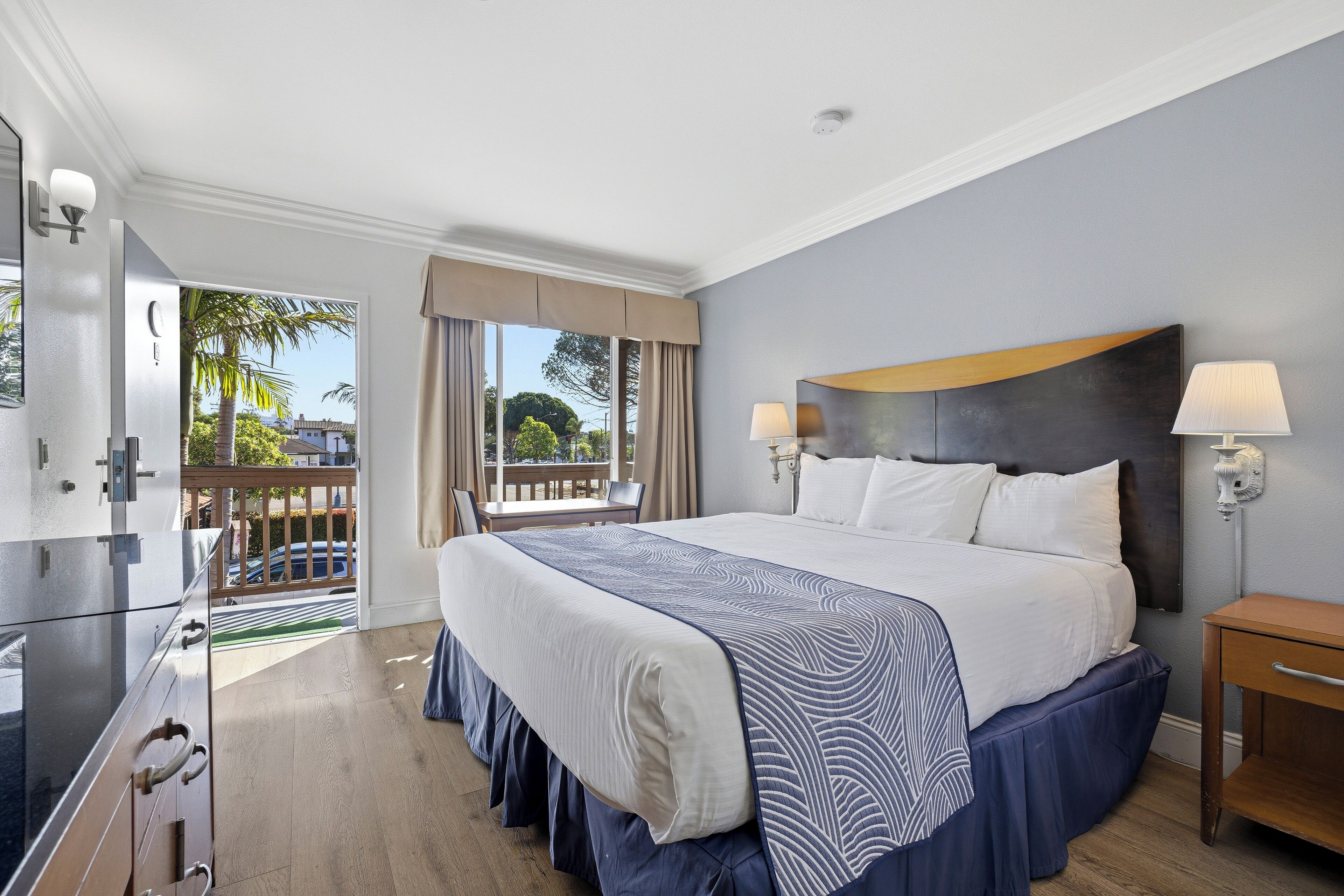 디럭스룸, 킹사이즈침대 1개 | 암막 커튼, 다리미/다리미판, 무료 WiFi, 침대 시트