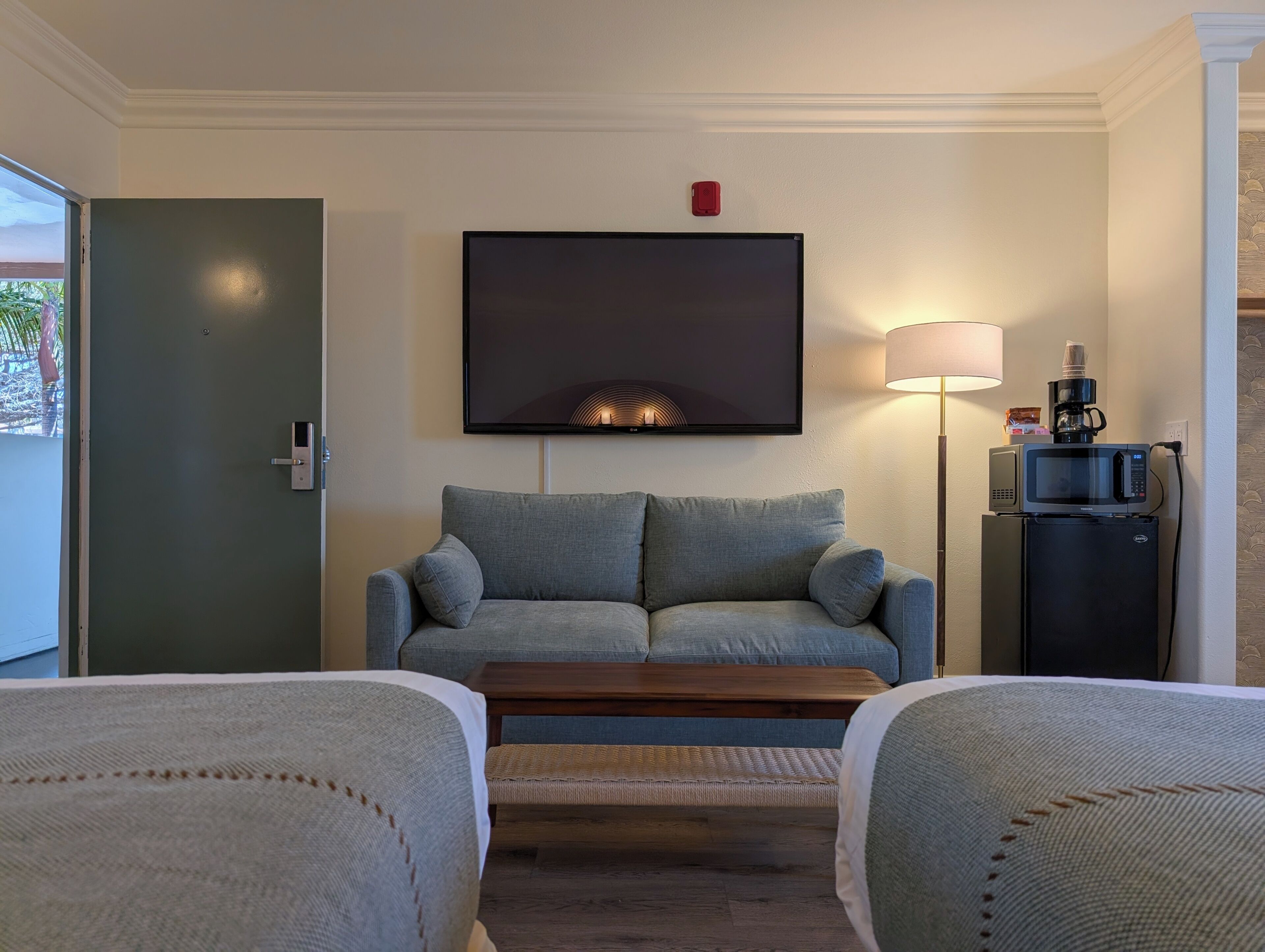 Deluxe Family Suite - Renovated | Cortinas blackout, ferros/tábuas de passar roupa, Wi-Fi de cortesia