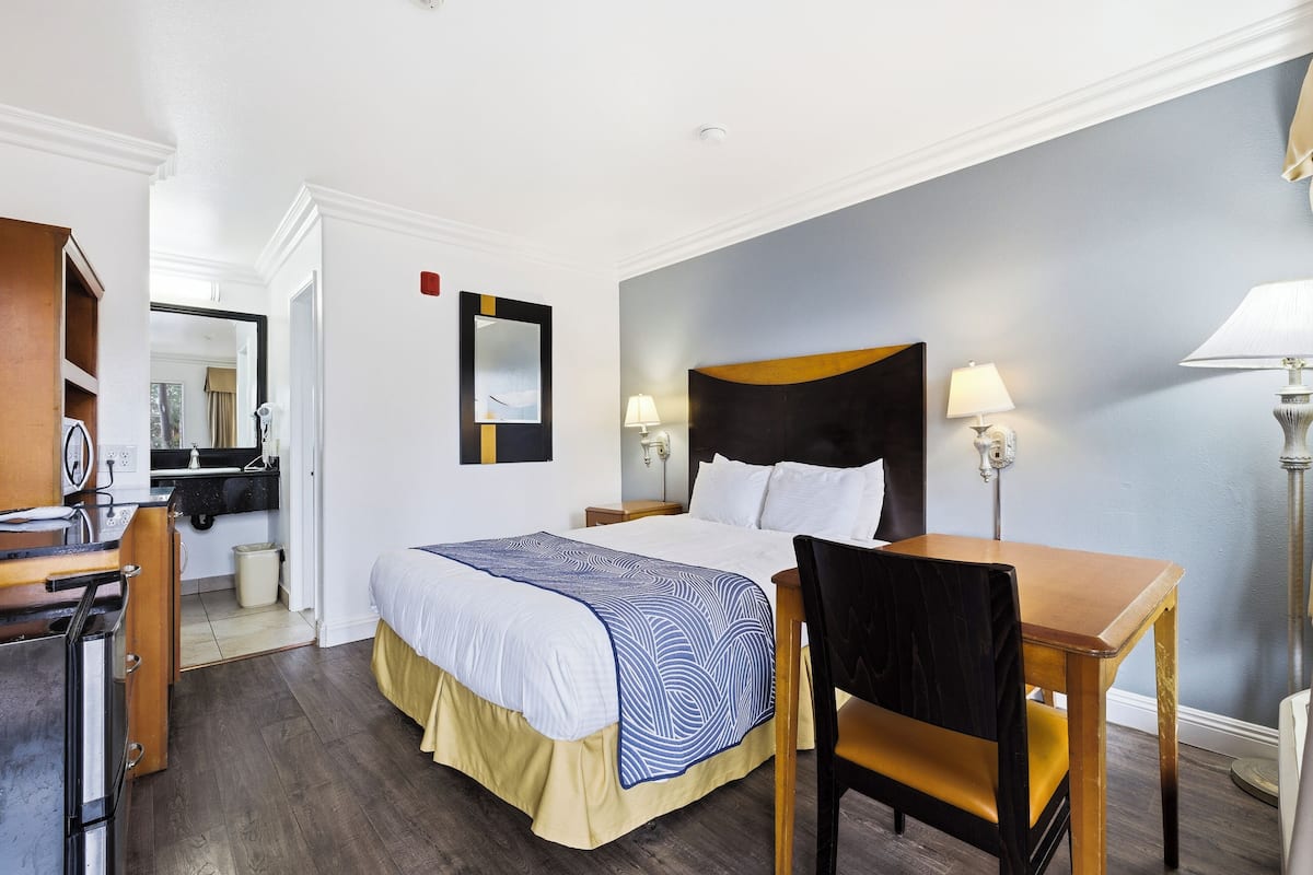 Classic Room, 1 Queen Bed