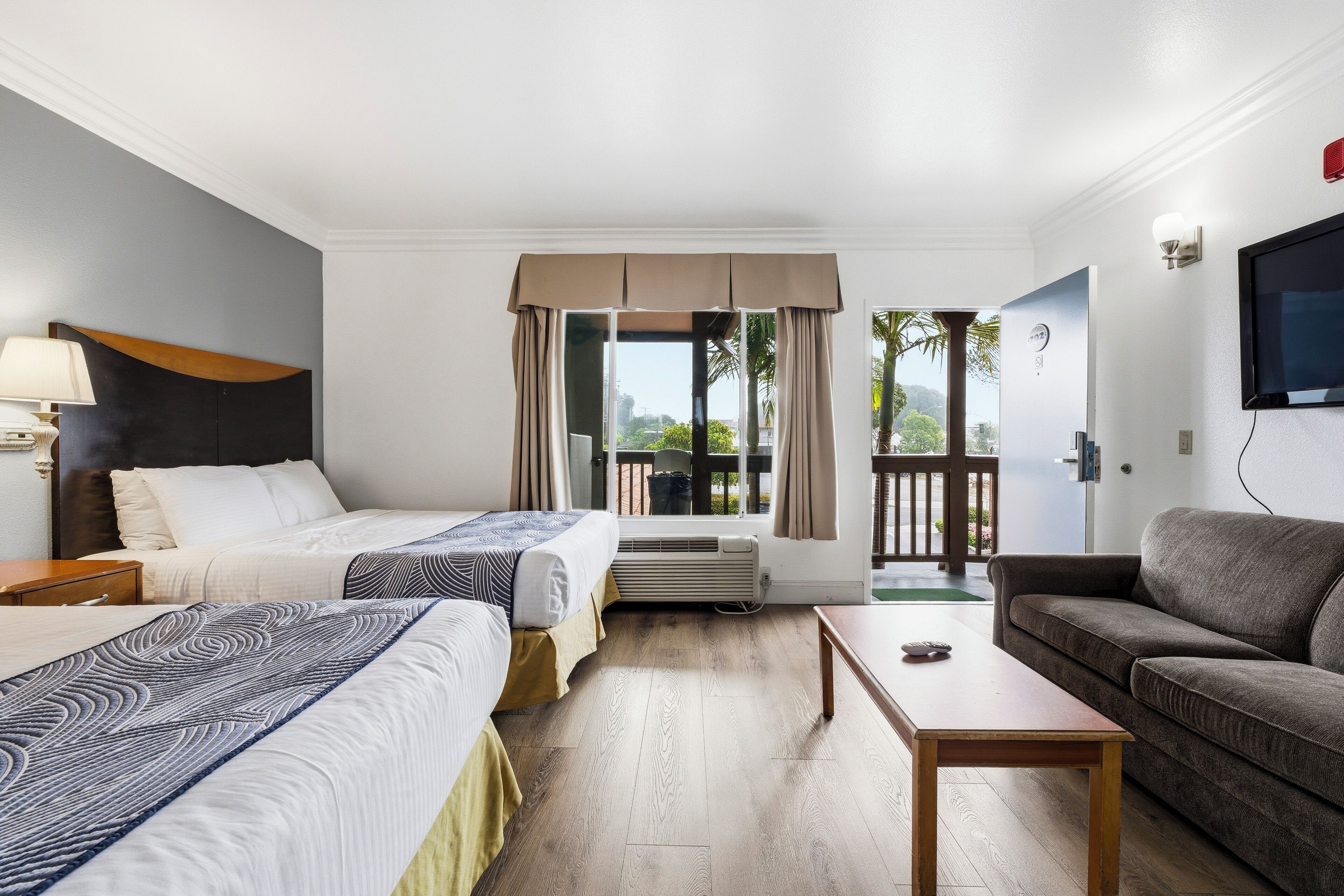 Deluxe Room (Two Queen Beds and sofabed)