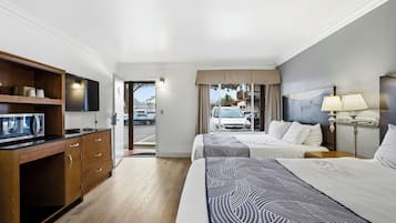 Habitación clásica, 2 camas Queen size | Cortinas blackout, tabla de planchar con plancha y wifi gratis