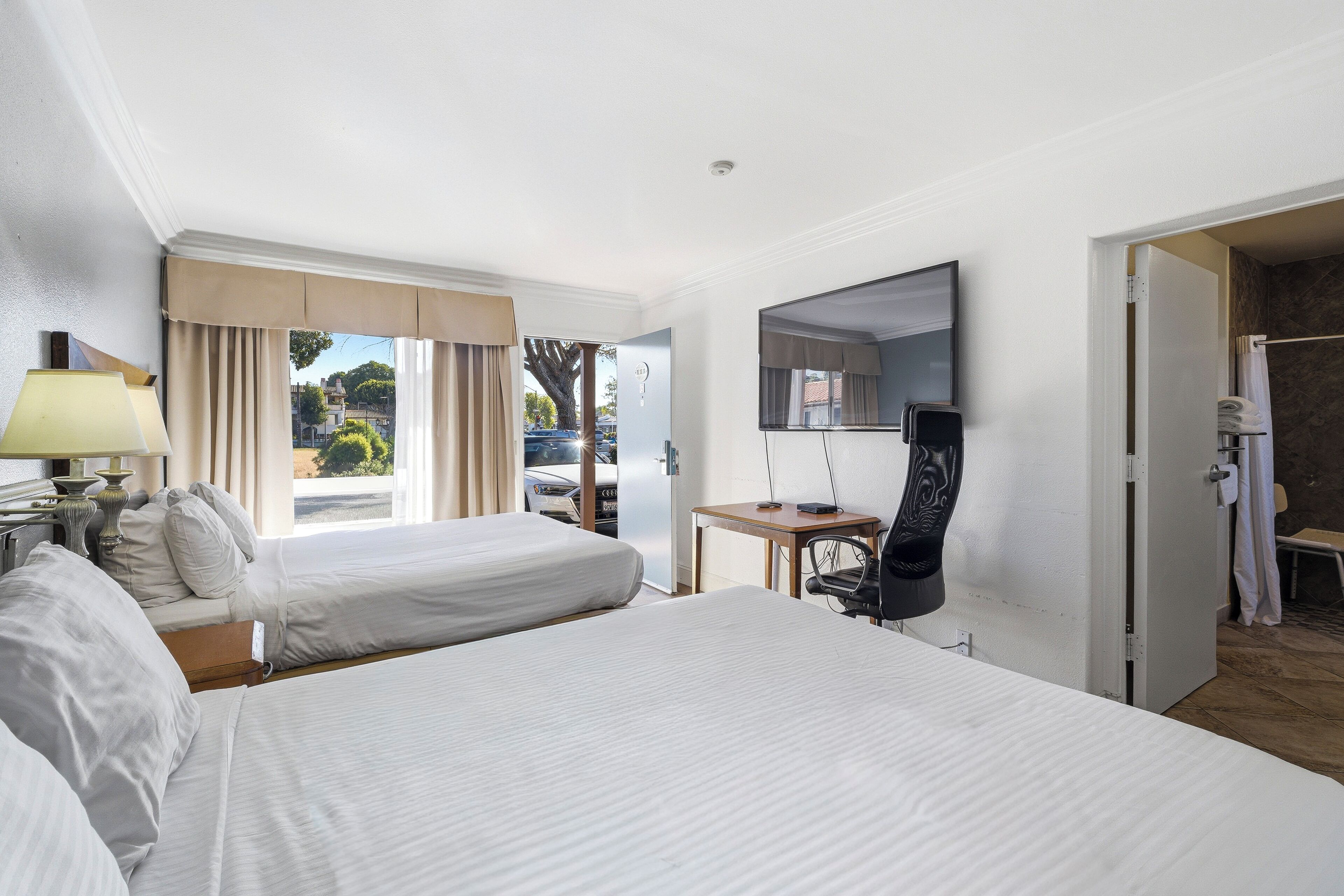 룸, 퀸사이즈침대 2개, 장애인 지원 | 암막 커튼, 다리미/다리미판, 무료 WiFi, 침대 시트