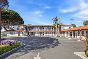 Free self-parking - Sunset Motel (Santa Barbara)