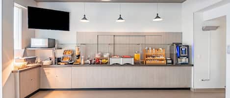 Desayuno completo gratuito y diario