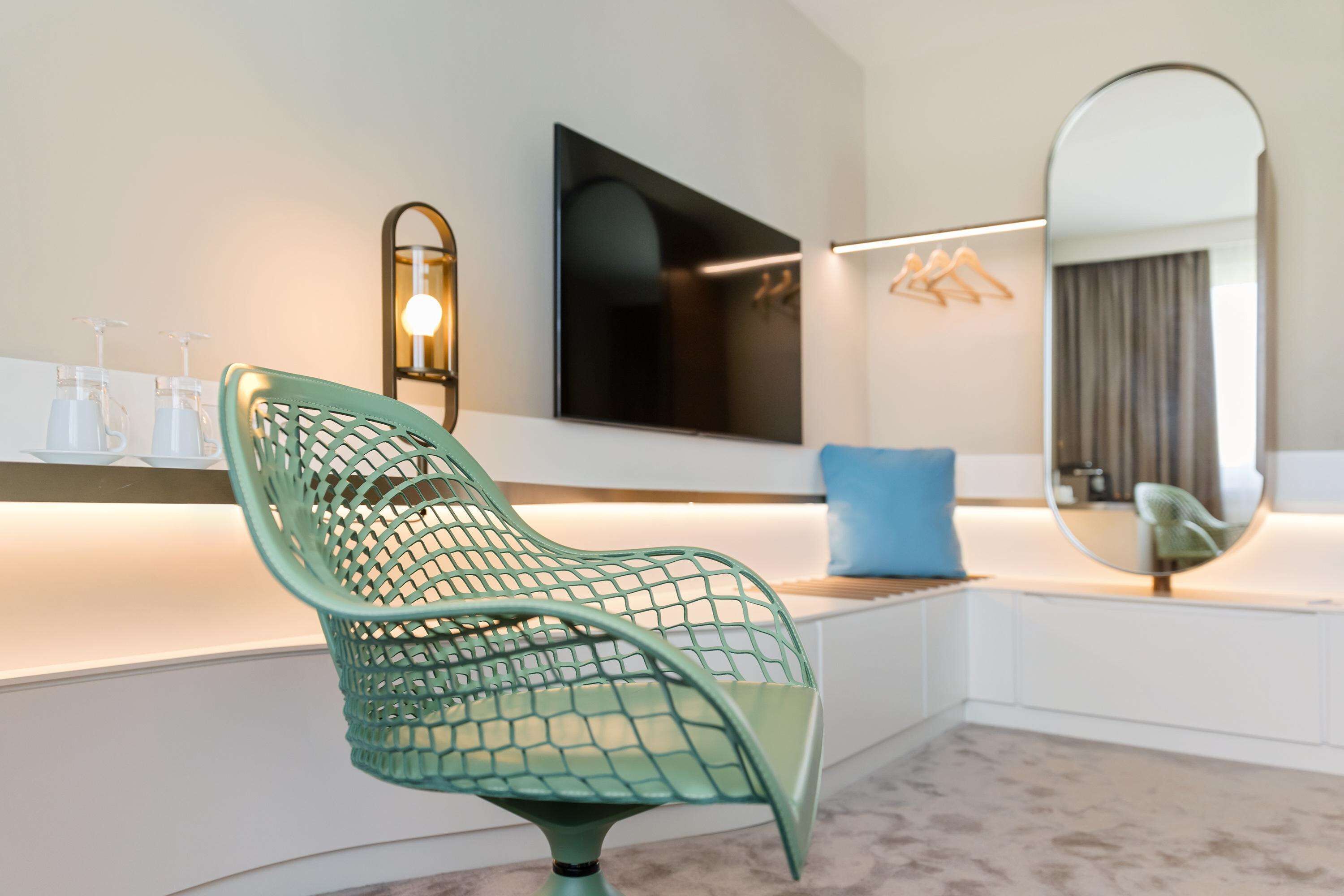 superior room | 1 bedroom, minibar, in-room safe, desk