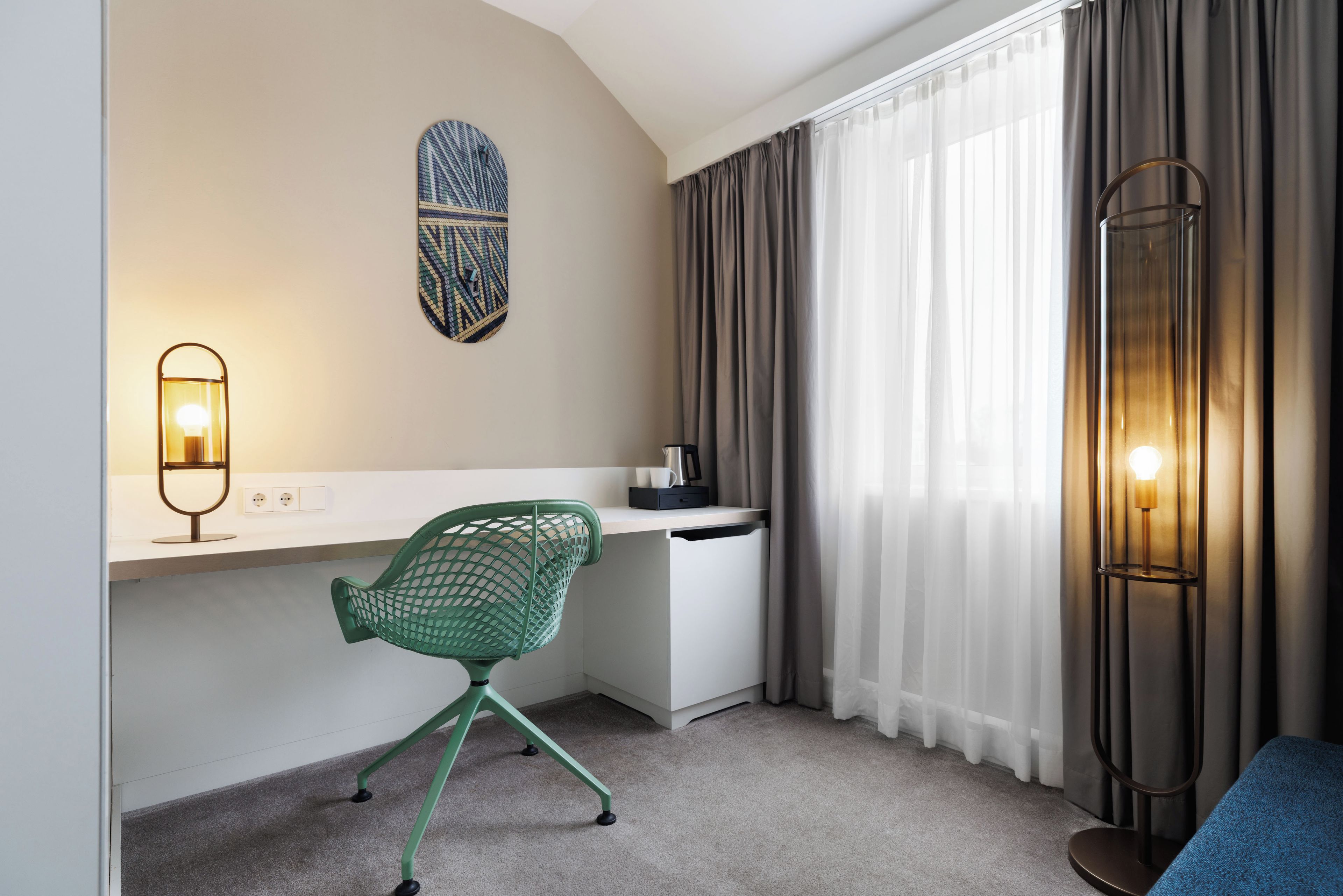 Deluxe Room, 1 King Bed | Minibar, in-room safe, desk, blackout drapes