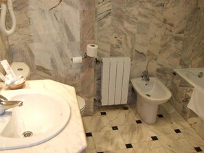 Gratis toiletartikler, hårtørrer