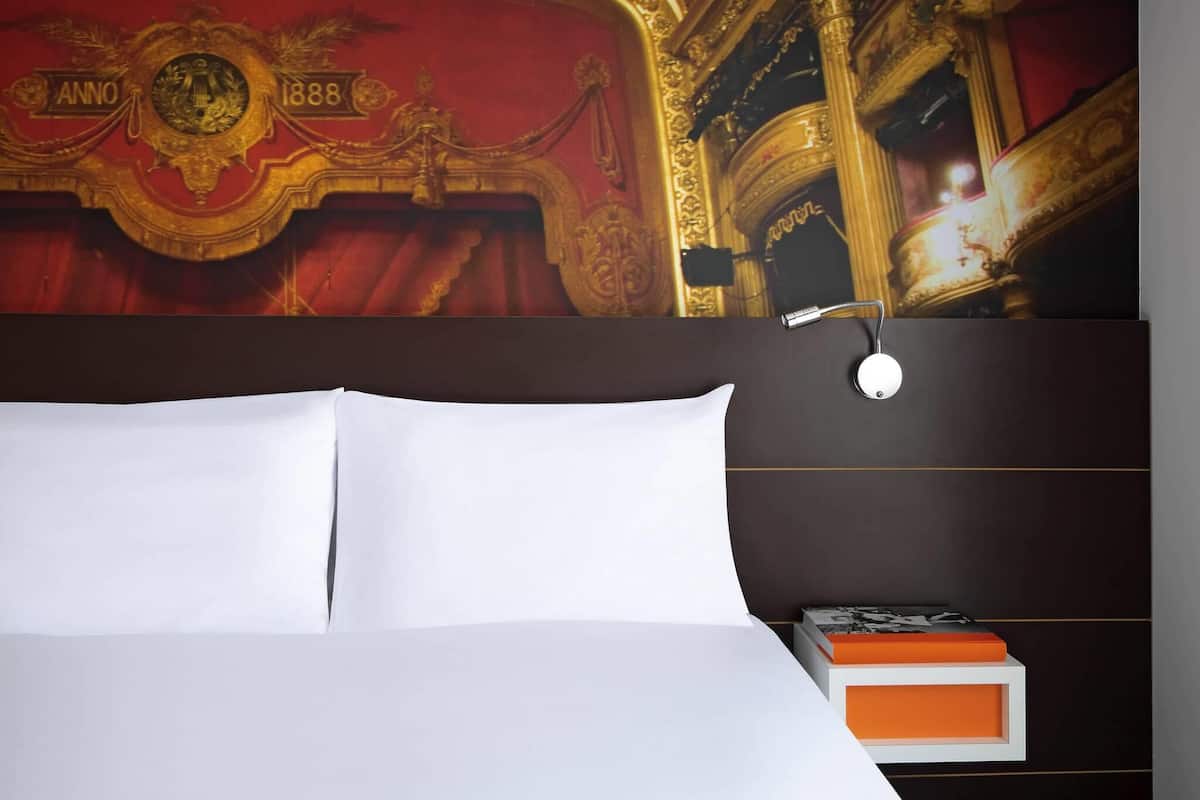 Standard Room, 1 Double Bed | Desk, blackout drapes, soundproofing, iron/ironing board