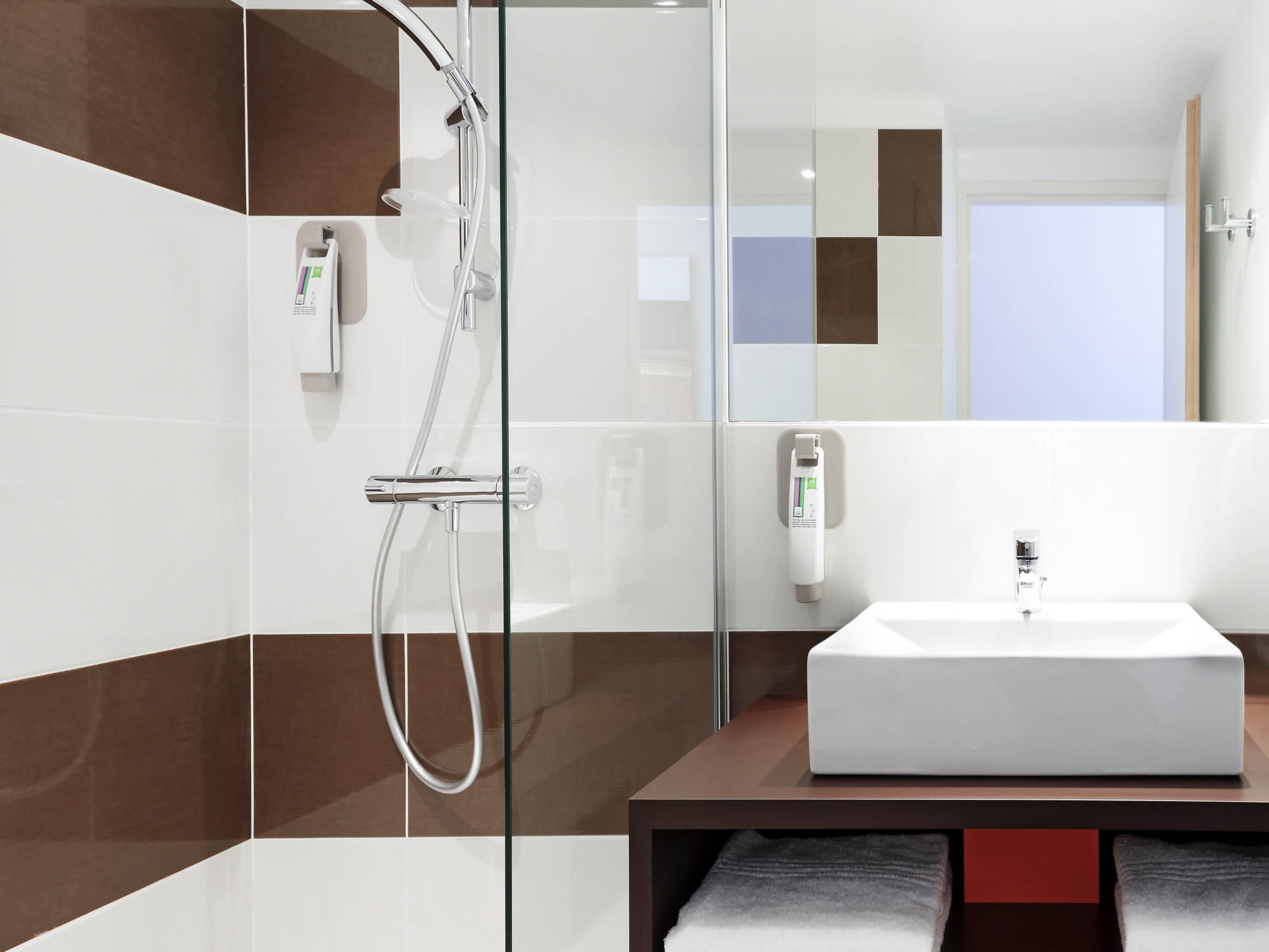 standard room, 1 double bed | desk, blackout curtains, soundproofing, iron/ironing board