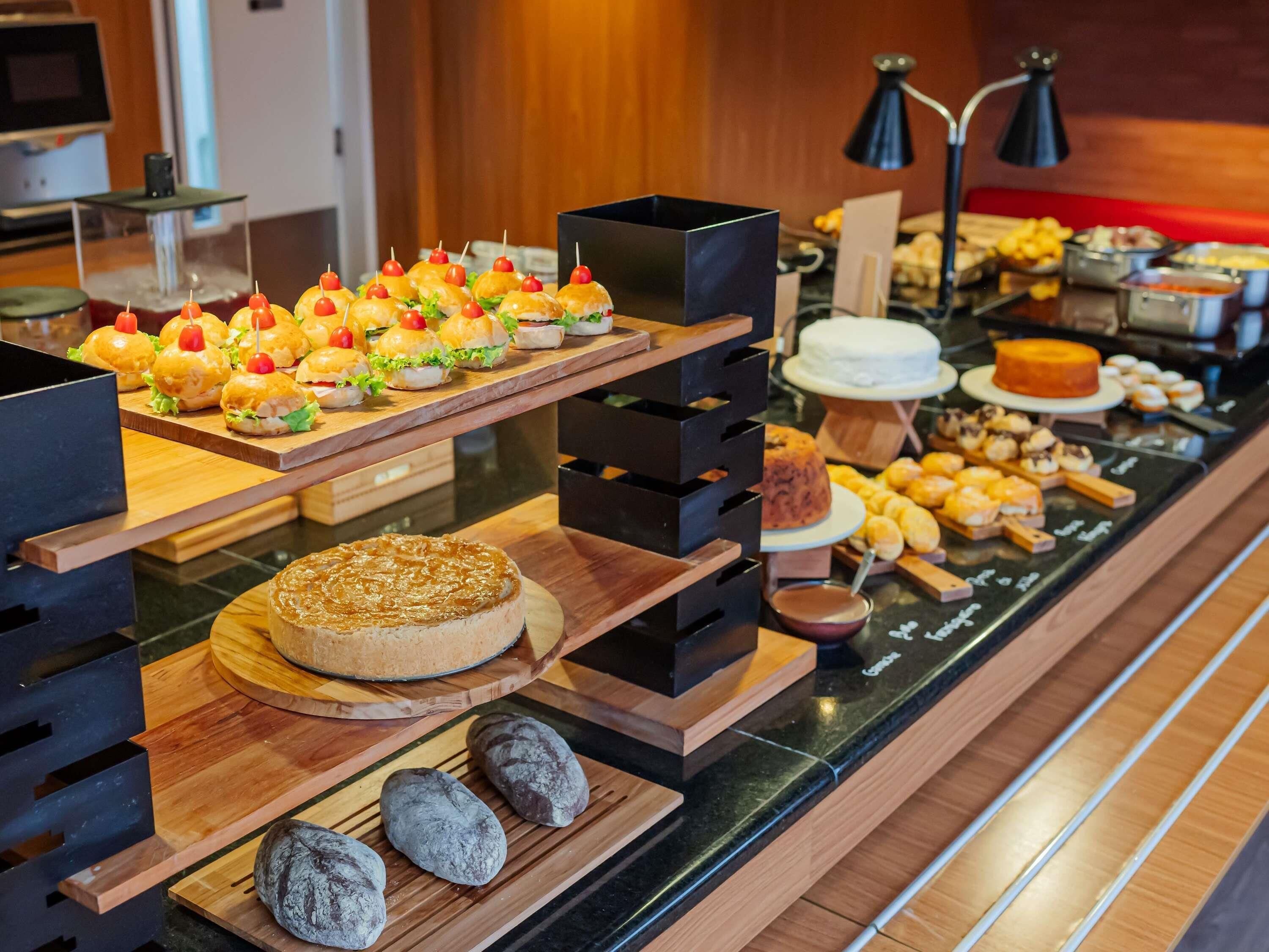 Daily buffet breakfast (BRL 58 per person)