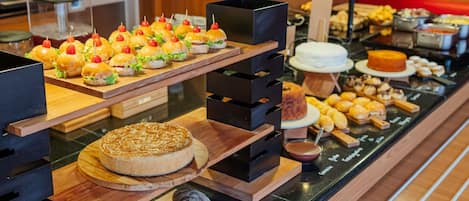 Se ofrece un desayuno bufé (58 BRL por persona)