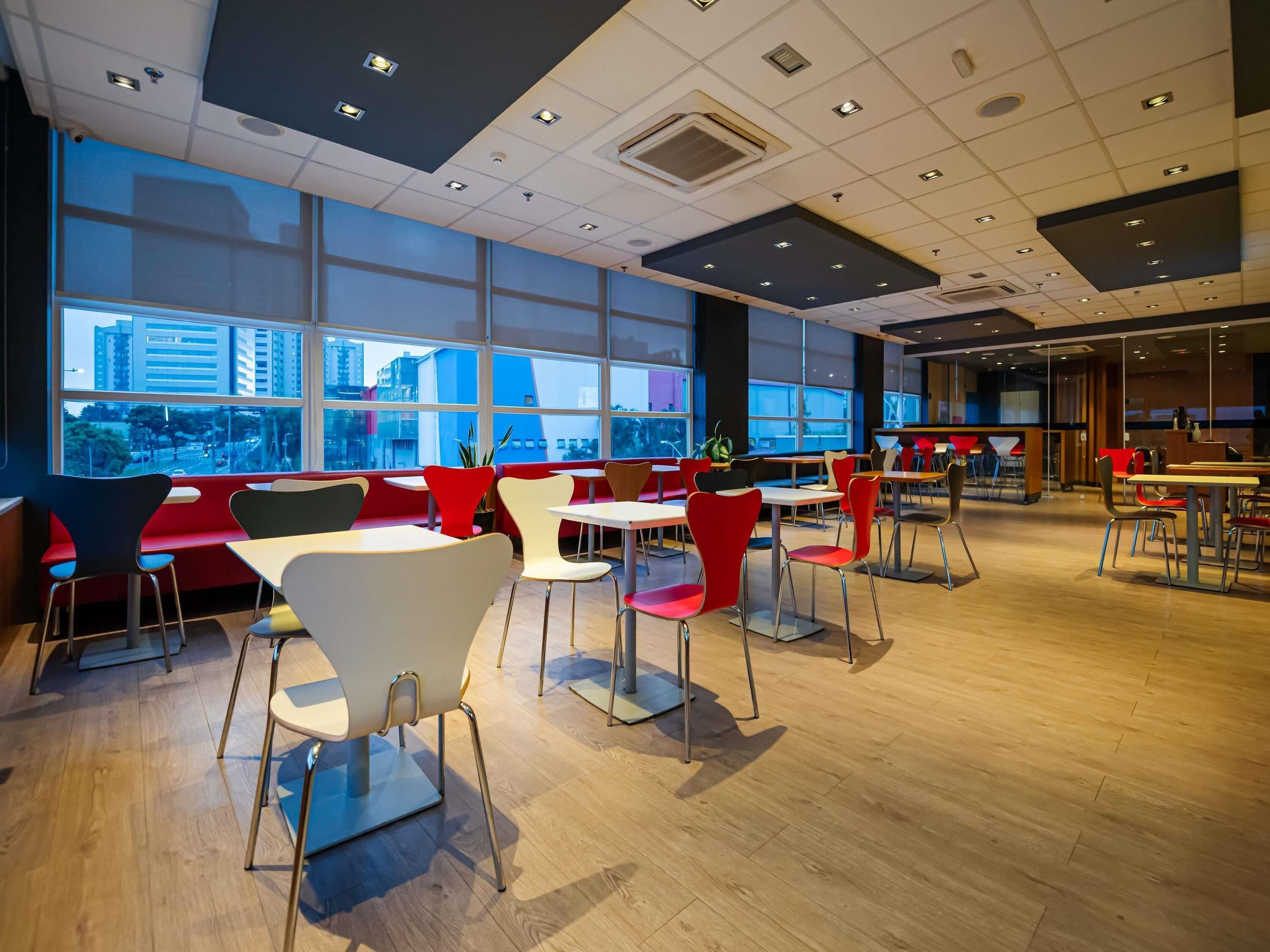 بوفيه فطور يوميًا بتكلفة قدرها (58 BRL للشخص)