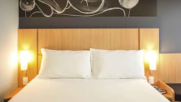 Apartamento standard, 1 cama de casal | Frigobar, cofres nos quartos, escrivaninha, cortinas blackout